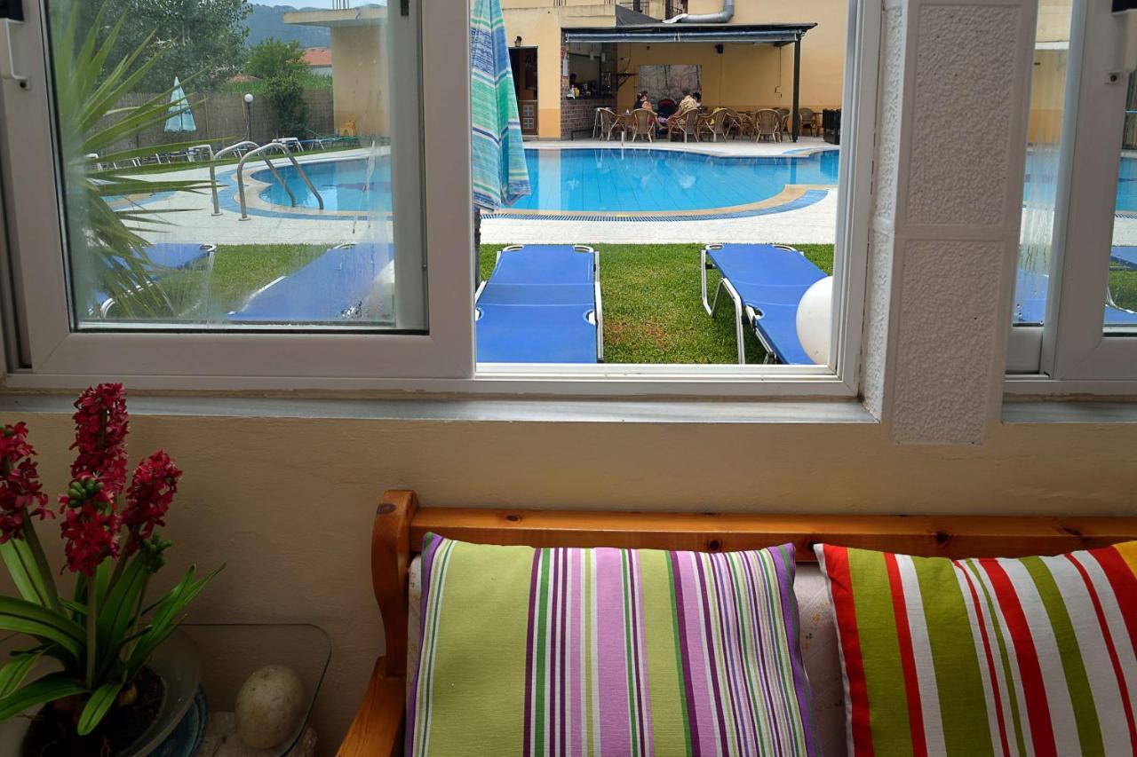 Eleni Apartments Roda  Oda fotoğraf